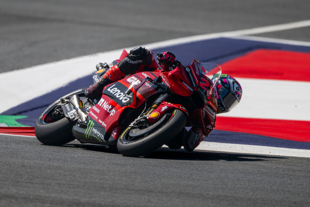 Moto GP. Silverstoune triumfavo spindėjęs E. Bastianinis