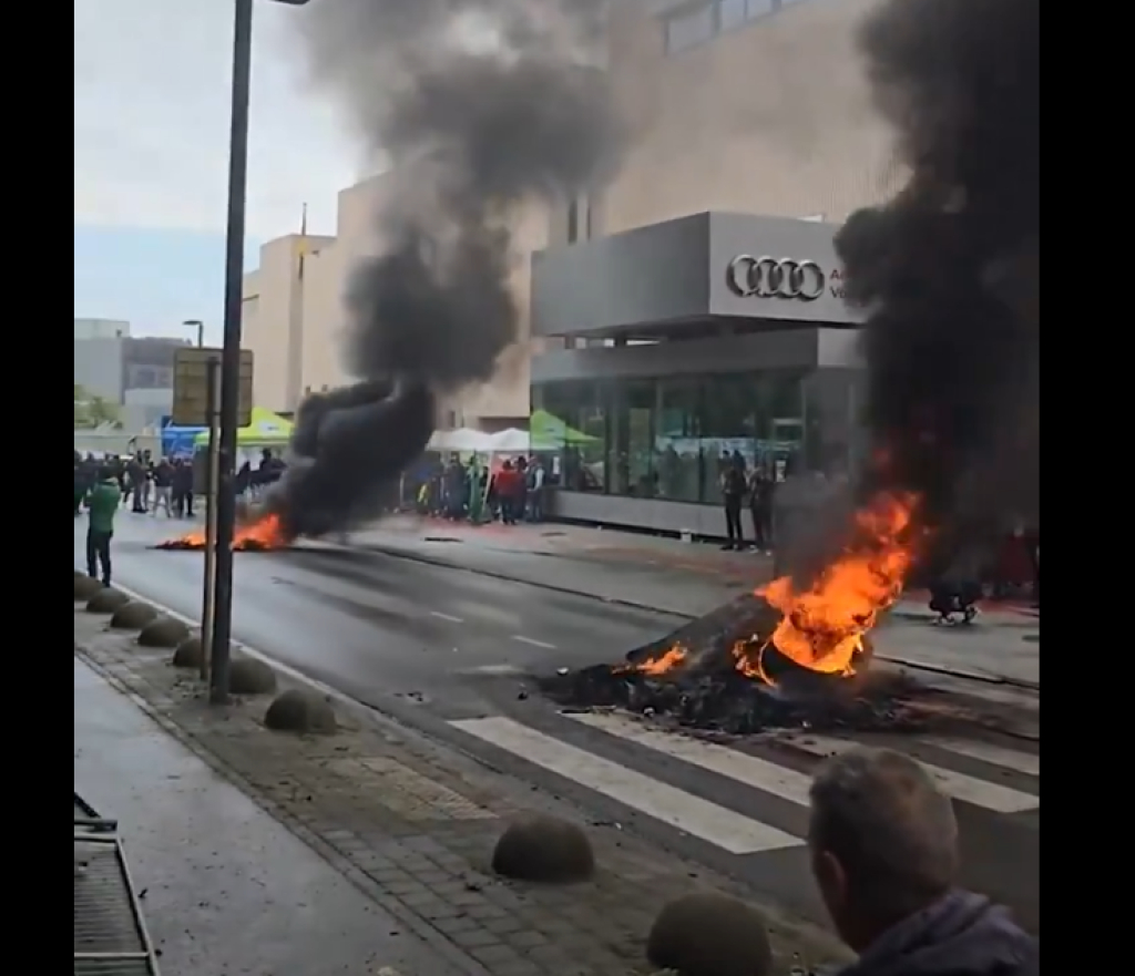 „Audi“ darbuotojai streikuoja Briuselyje