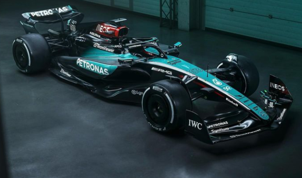 „Mercedes“ pristatė specialų išdažymą skirtą Singapūro GP