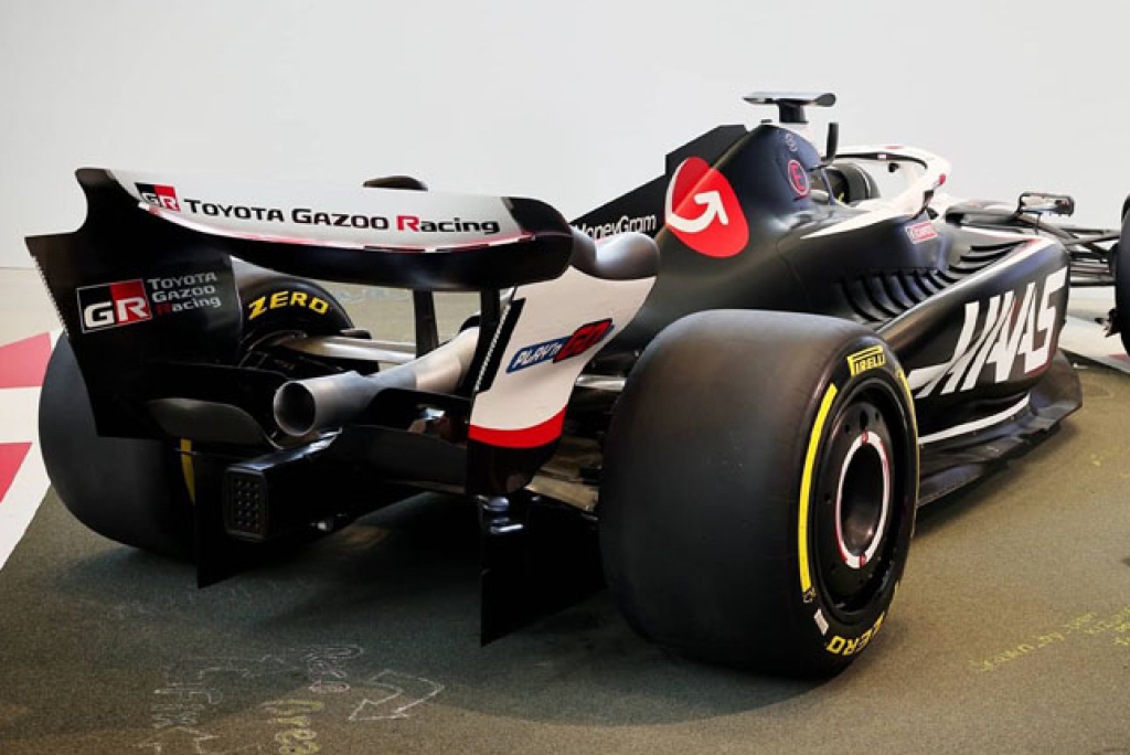 „Toyota“ neplanuoja gaminti F-1 variklių
