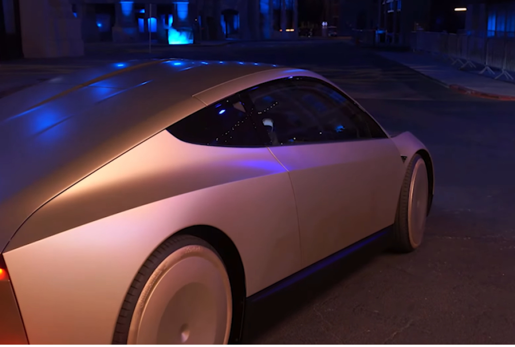 „Tesla“ pristatė robotą-taksi „Cybercab“