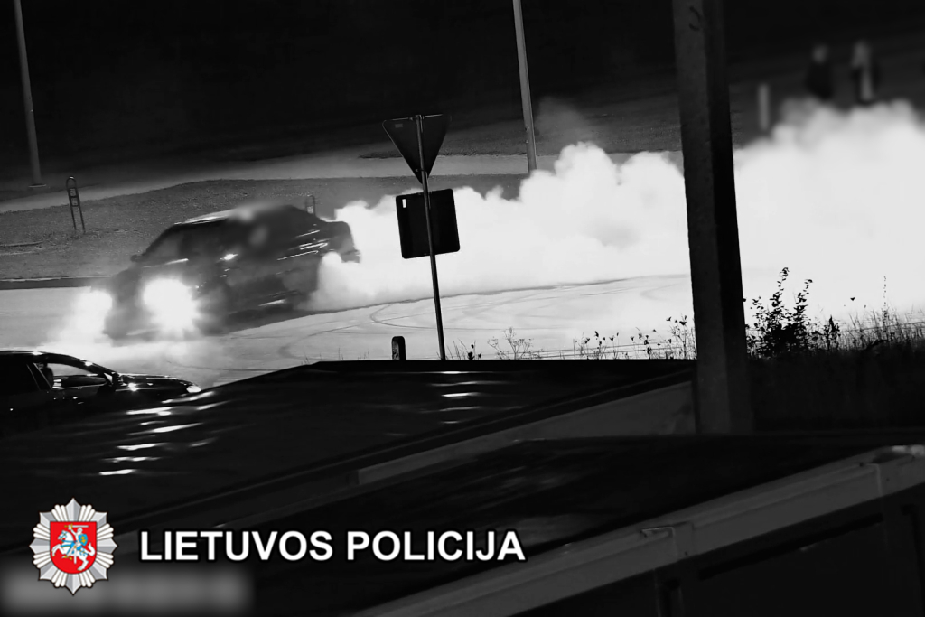 Pareigūnai nustatė net 17 chuliganiškų vairavimo atvejų (VIDEO)