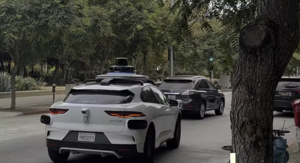 „Waymo“ robotaksi paslaugos prieinamos visiems Los Andžele