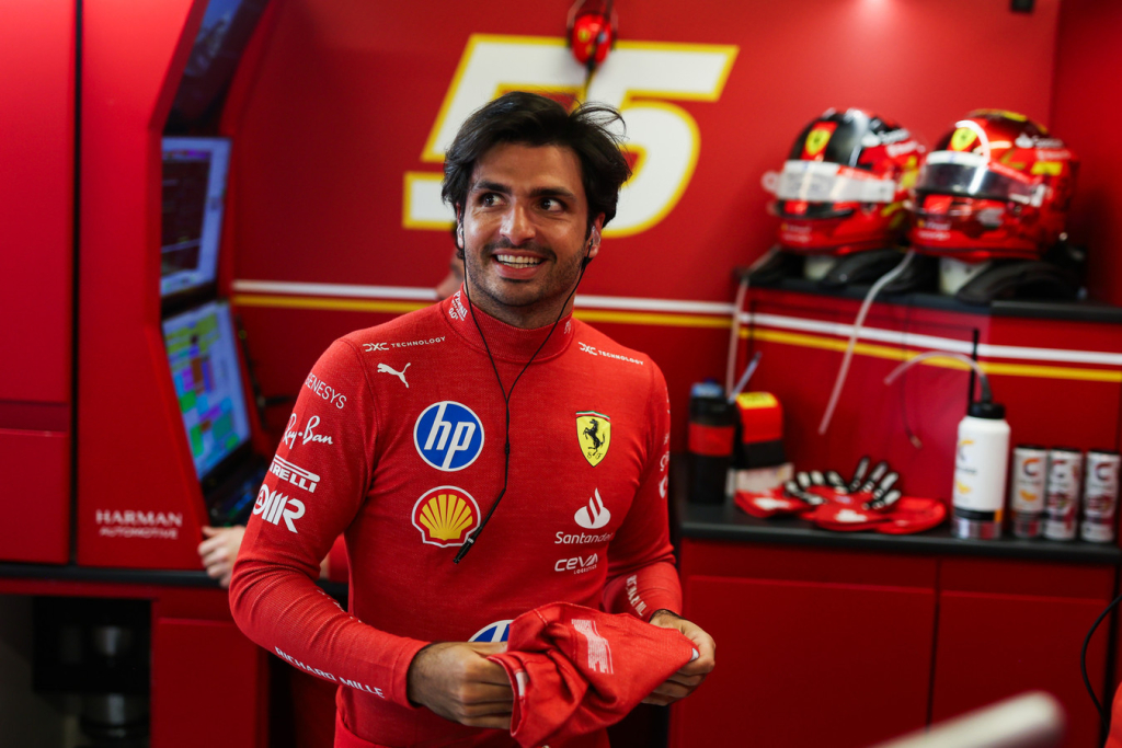 J. Herbertas: Hamiltoną „Ferrari“ galėtų pakeisti Sainzas
