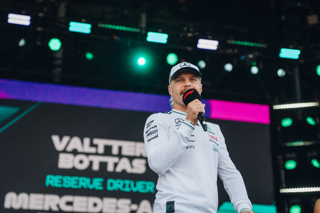 V. Bottas: tikiuosi, kad Hamiltonui pavyks atsitiesti