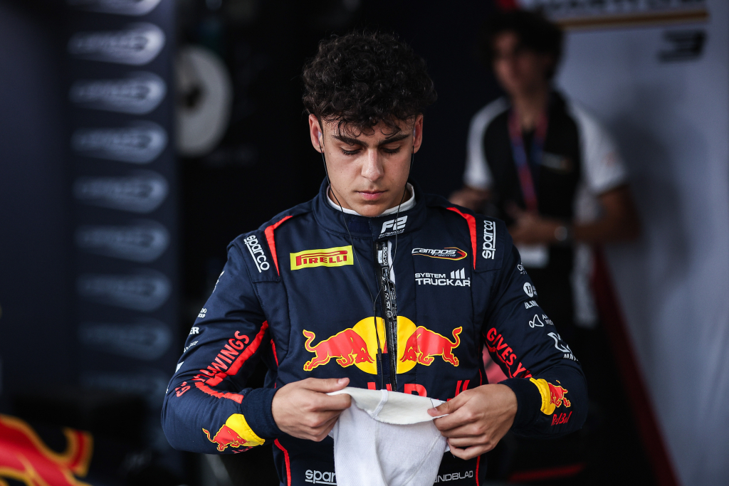 Auganti „Red Bull“ žvaigždė A. Lindbladas, kuris 2021 metais pristojo prie L. Norriso