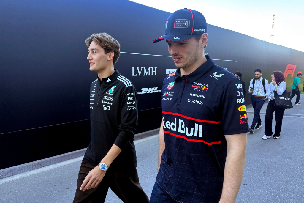 G. Russellas patvirtino, kad „Mercedes“ kalbasi su M. Verstappenu: kodėl turėčiau rūpintis?