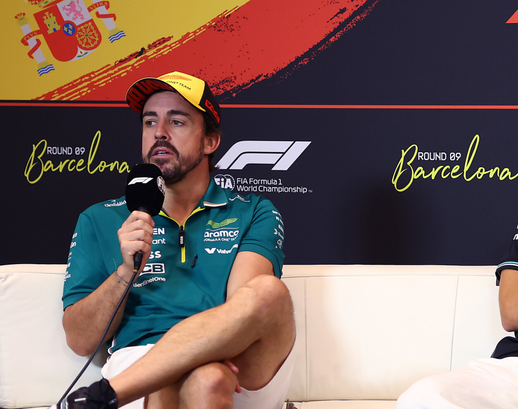 F. Alonso: „Aston Martin“ nuo varžovų atsilieka maždaug mėnesiu