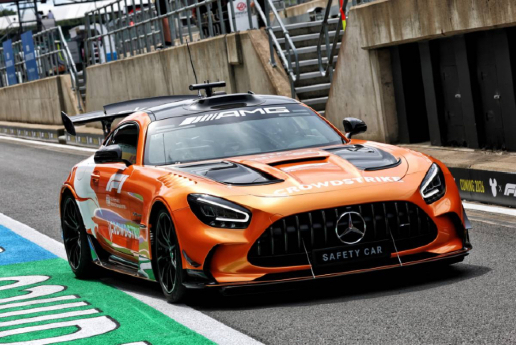 Oranžinis saugos automobilis – duoklė istorijai