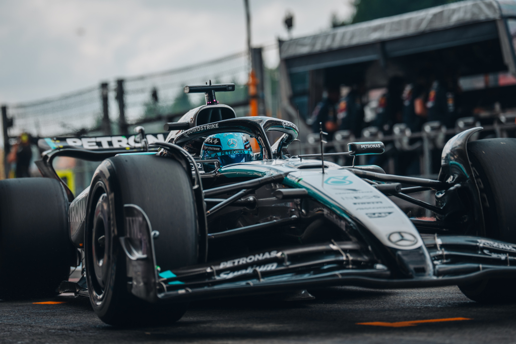 G. Russellas atskleidė, kad „Mercedes“ automobilis buvo pažeistas