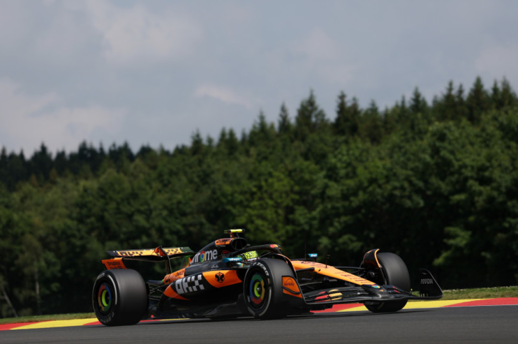 L. Norrisas: lenktynėse „McLaren“ turėtų turėti geresnį tempą nei Leclercas