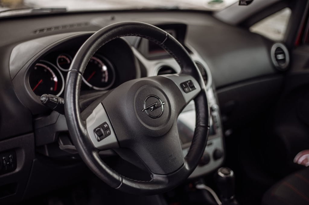 „Opel“ atsisako tikslo nuo 2028 m. pardavinėti tik elektromobilius