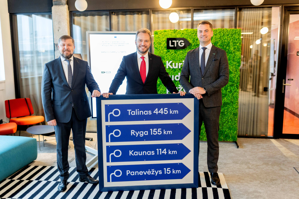 „Rail Baltica“ sėkmingai įgyvendino tikslą statybas išplėsti iki 114 km ruožo: pasirašytos naujos 376 mln. Eur vertės sutartys