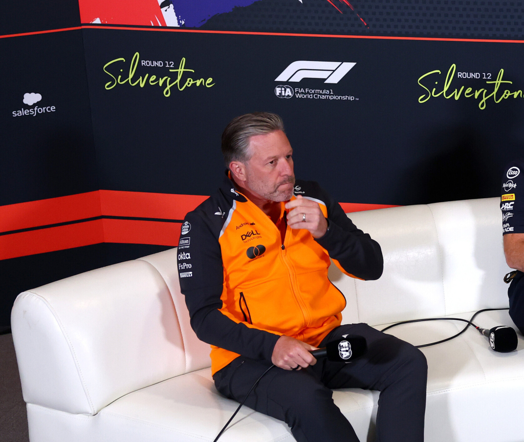 „McLaren“ stoja ginti „Mercedes“ variklių