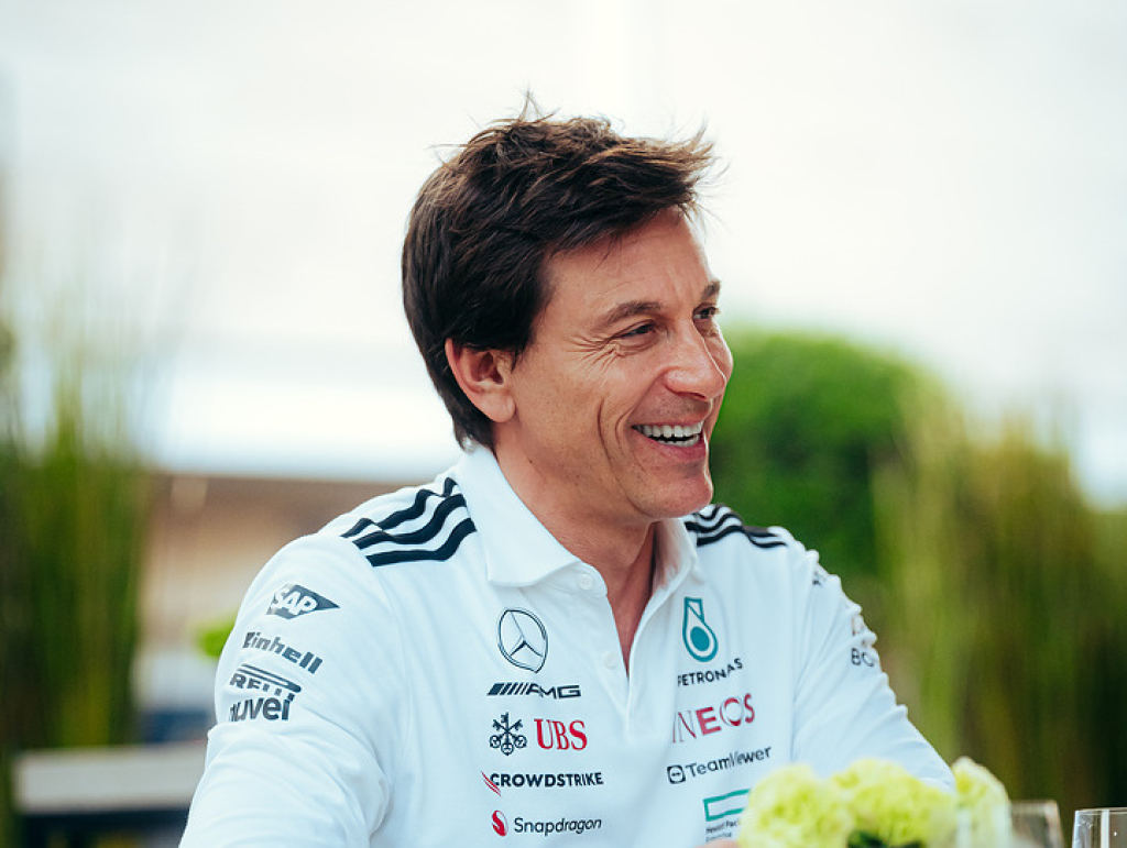 „Mercedes“ sudarys pelningą sutartį su „Microsoft“
