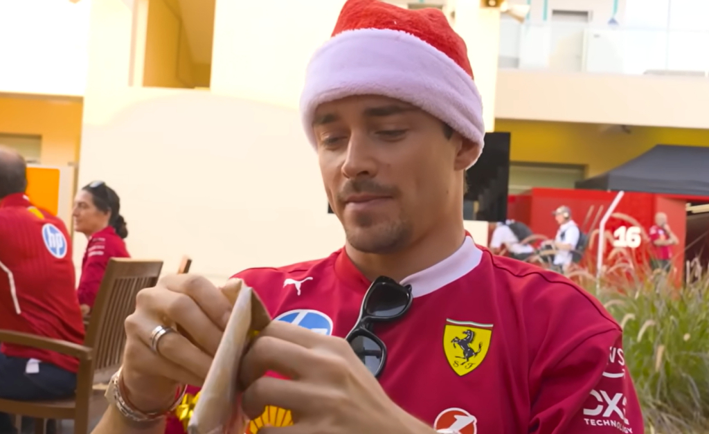 F-1 vairuotojai apsikeitė kalėdinėmis dovanomis žaisdami „Secret Santa“