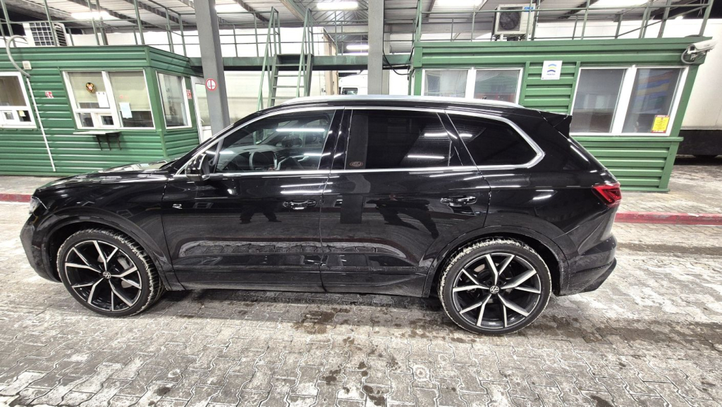 VSAT pareigūnai sulaikė ruso vairuotą automobilį „Volkswagen Touareg“, kurio ieško Interpolas