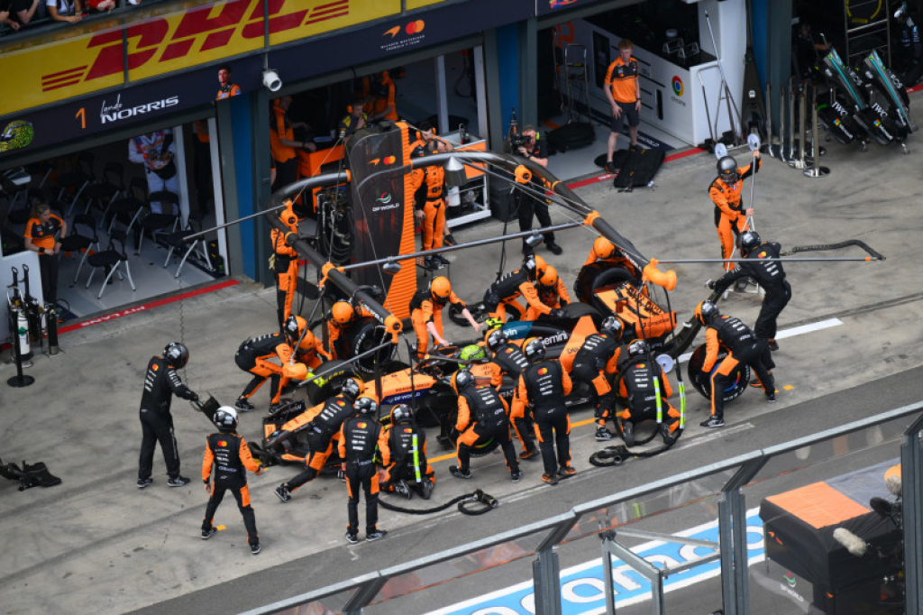 „McLaren“ vairuotojai pakomentavo savo pasitraukimą prieš lenktynes