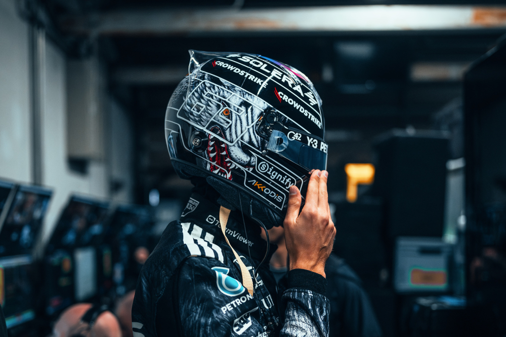 G. Russellas apie „McLaren“ ir „Ferrari“ progresą: tai įspūdinga