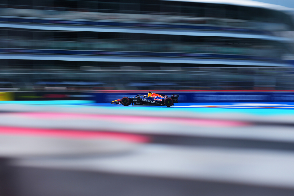 FIA svarsto paankstinti sekmadienio lenktynių laiką
